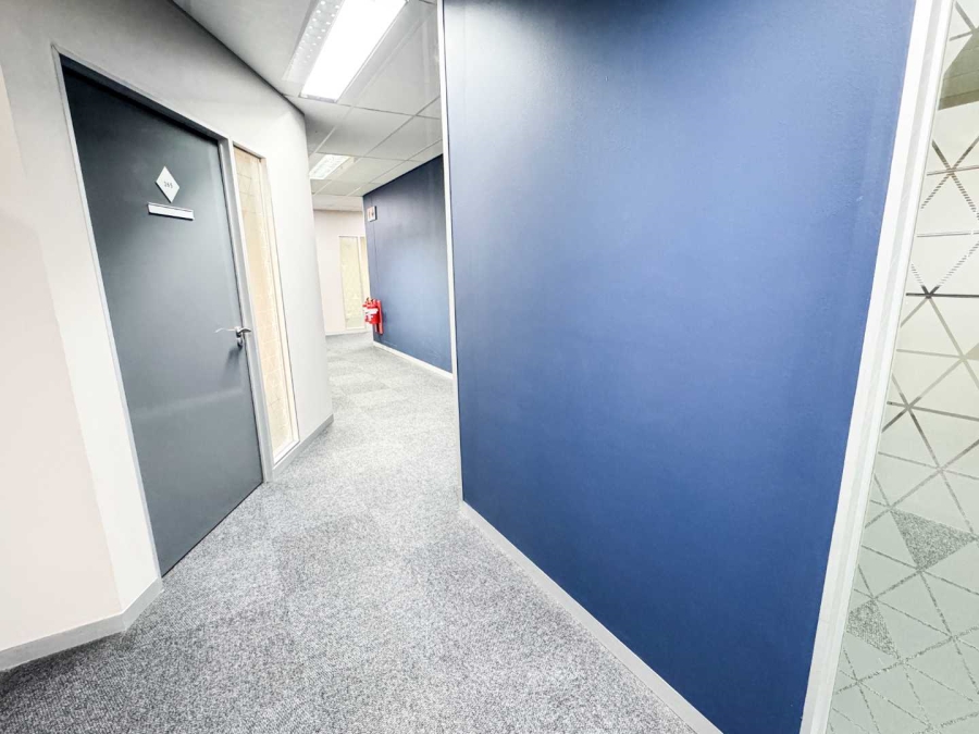 To Let Commercial Property for Rent in Mowbray Western Cape
